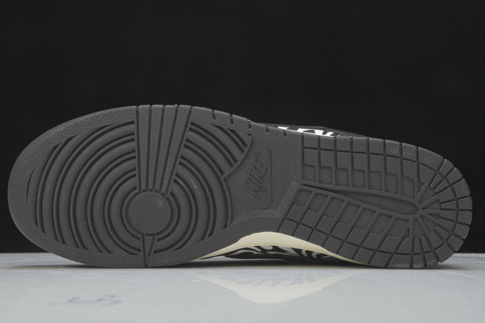 quartersnacks x nike sb dunk low zebra dm3510-00