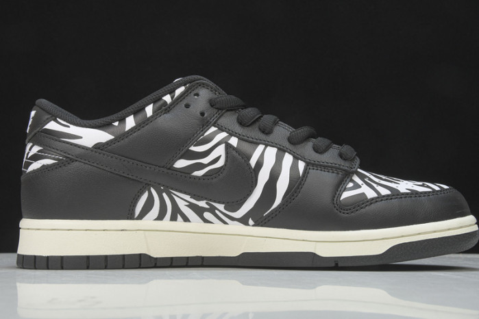 quartersnacks x nike sb dunk low zebra dm3510-00