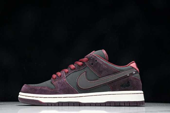Riot Skateshop Nike SB Dunk Low FZ1289-200