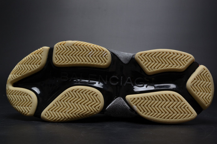 bl 17fw triple s trainer black/ red mens w05m23972