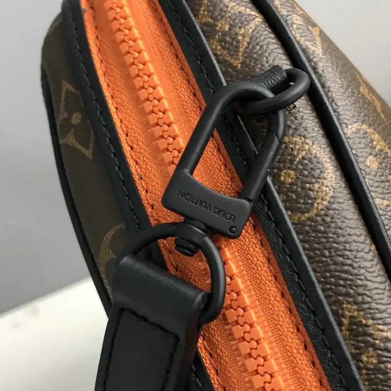 LV Bags 2010B570010