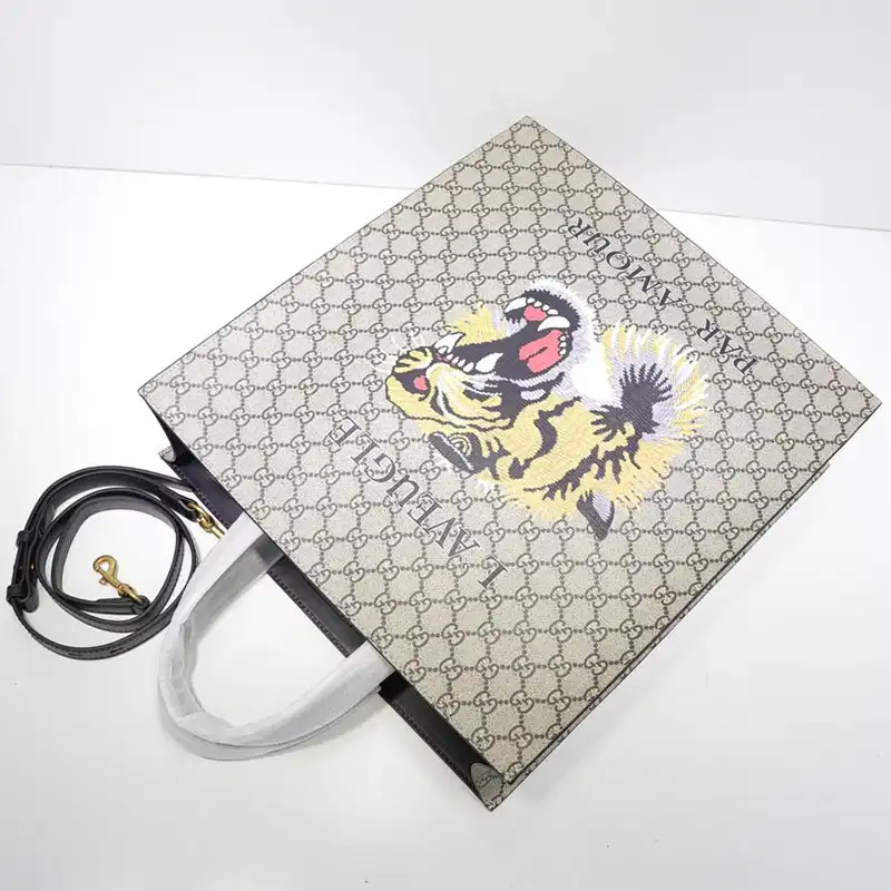 G*u*i tote bags 19gm0008