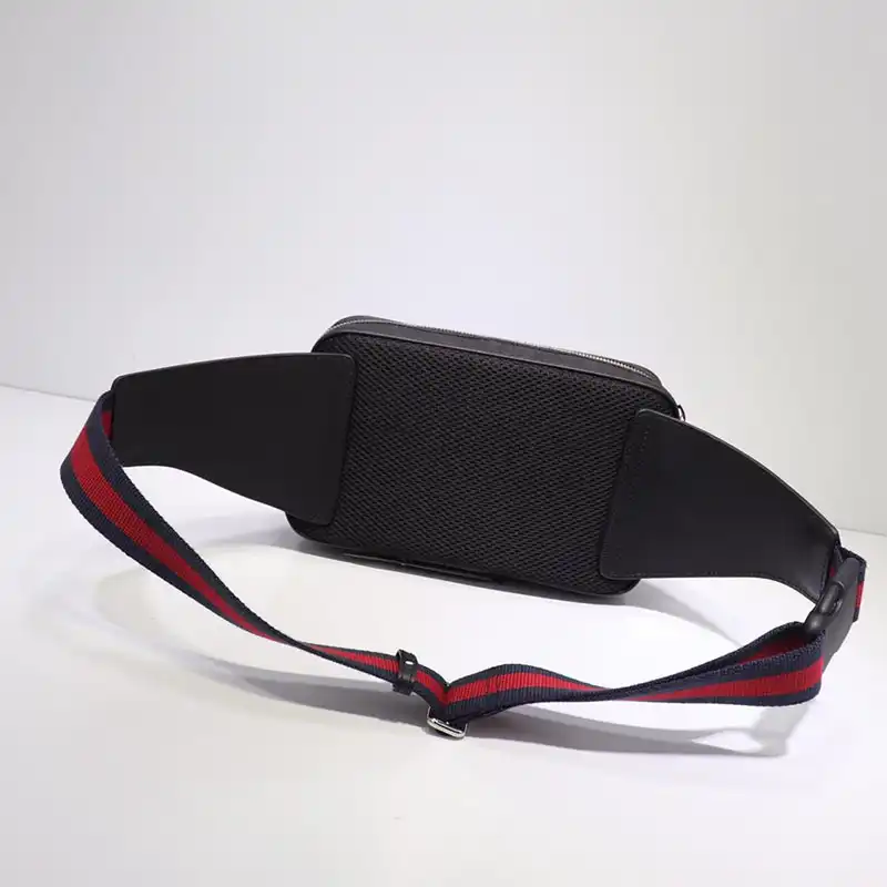 G*u*i belt bags 19gm0018