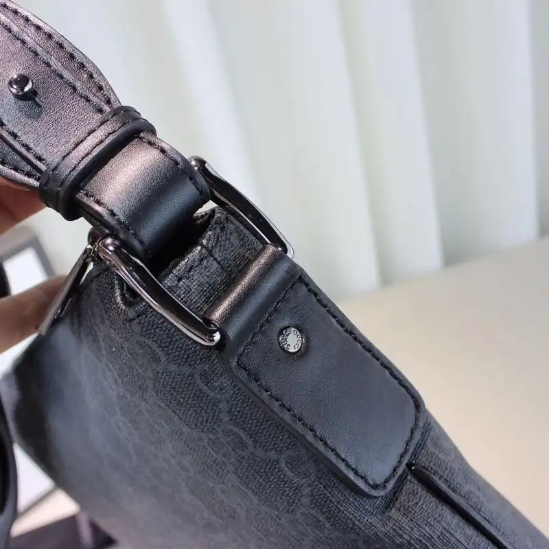 G*u*i messenger bags 19gm0035