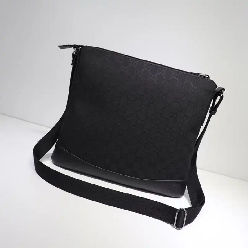 G*u*i messenger bags 19gm0051