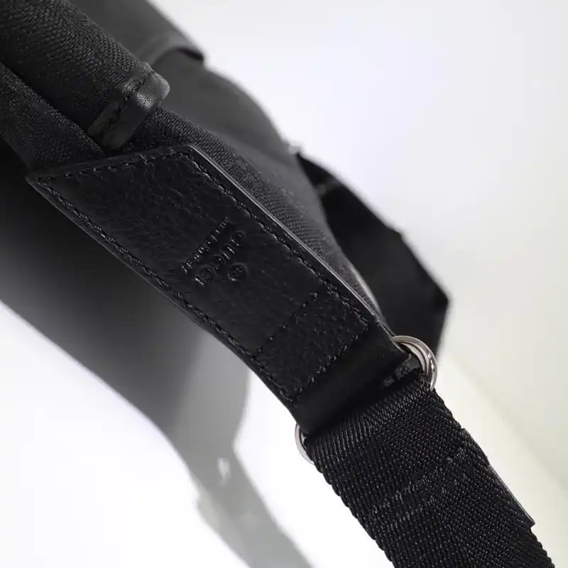 G*u*i messenger bags 19gm0051