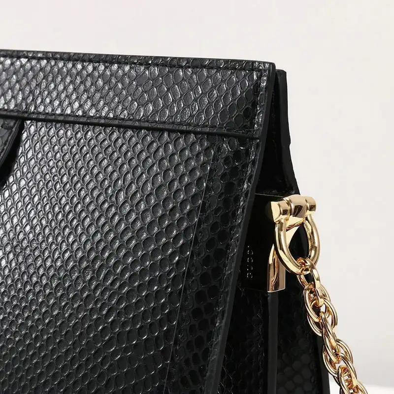 G*u*i bags 20b570283