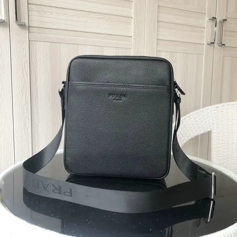 G*u*i s bags 2110yz0044