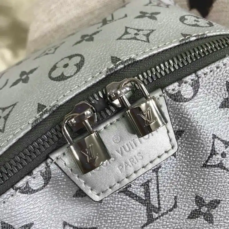 LV Bags 19T1L0638