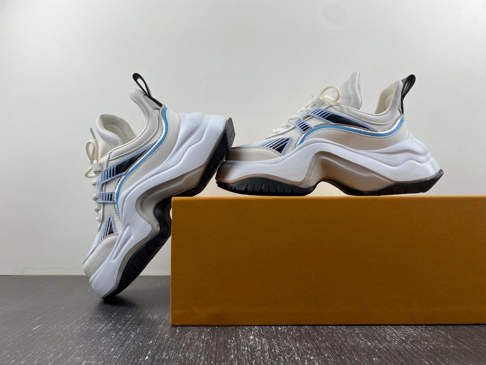 QuickDry 1 Vuitton Archlight Sneakers LV 2135