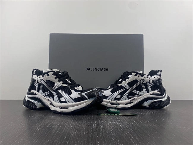 UrbanChic Balenciaga  772774-W3RNY- 4322