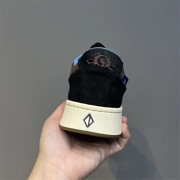 Dr x Travis Scott Sneaker Snug 1428