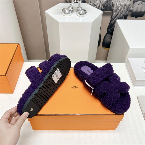 H Slipper Affordable 2319